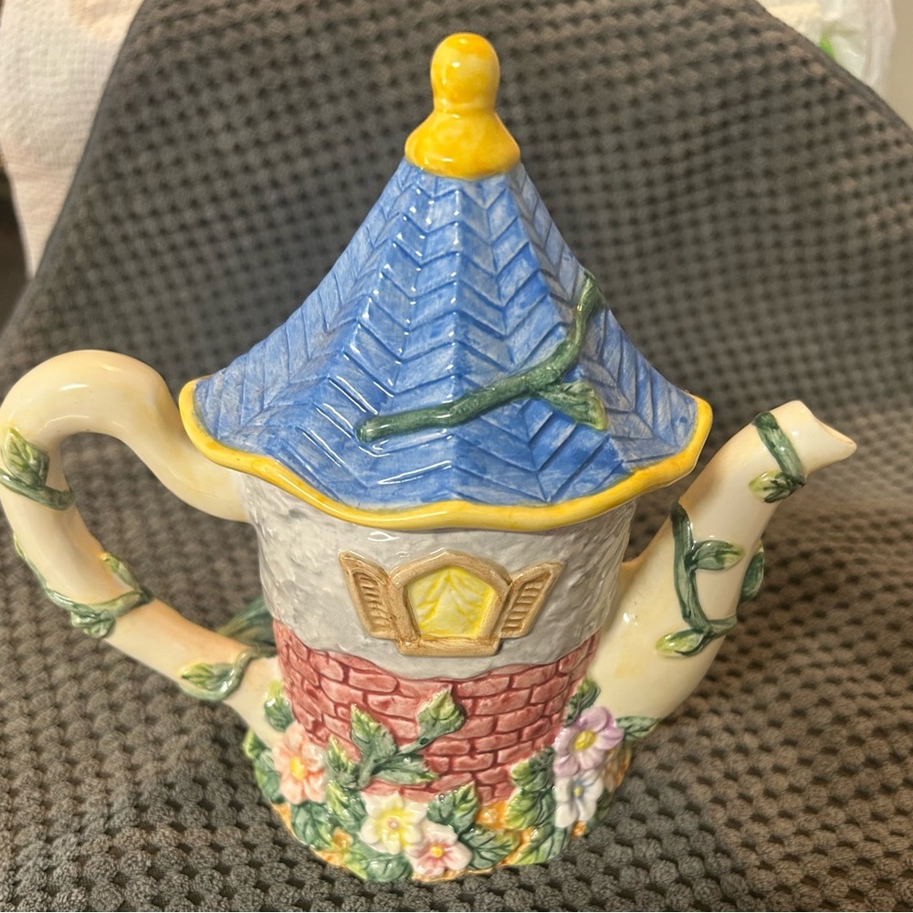 Charming Cottage Teapot with Floral Accents - Picture 6 of 12